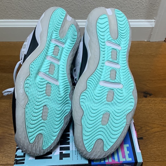 Adidas Dame 8, Men’s US size 11 - Picture 3 of 5